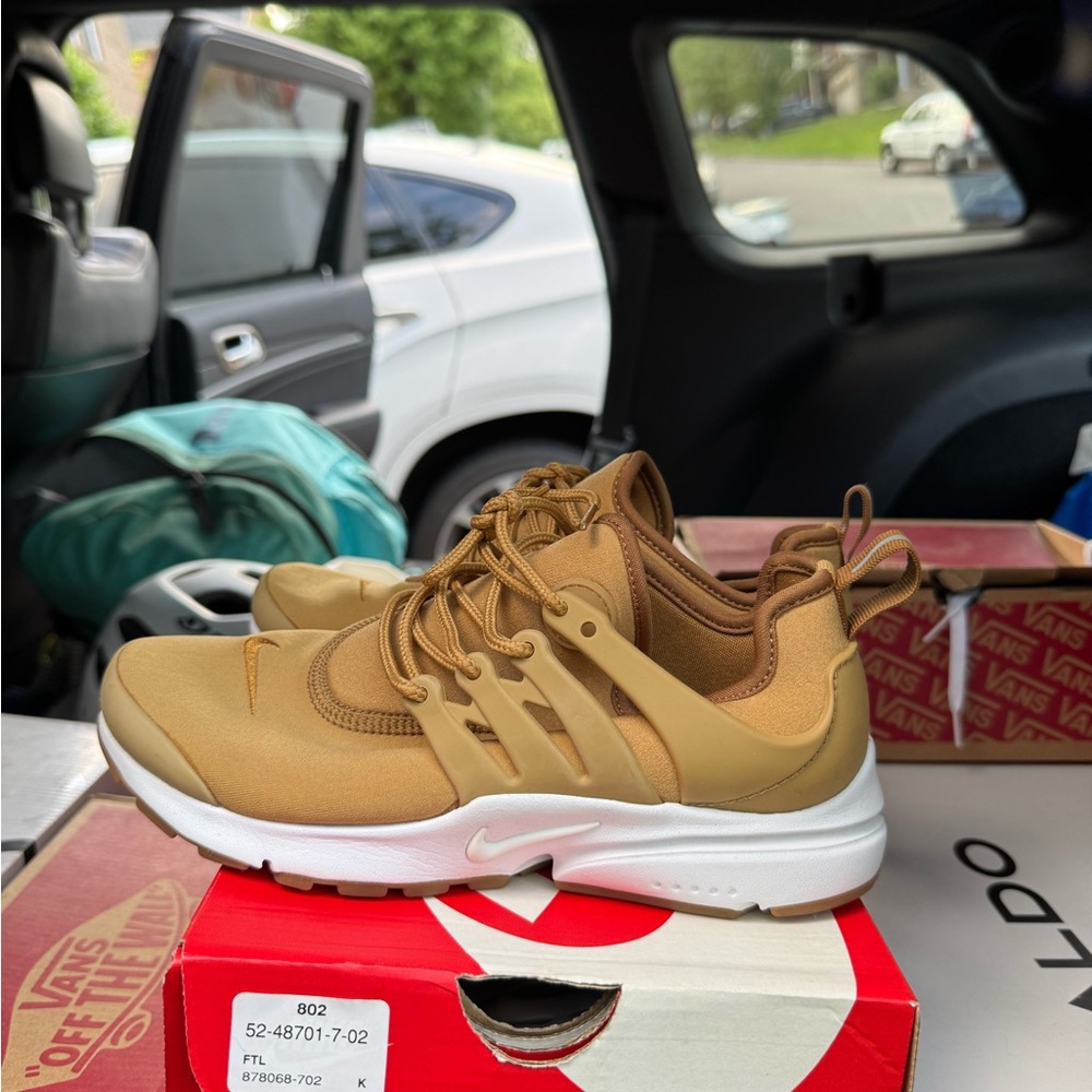 Nike Air Presto ~ Tan and White Athletic Shoes with Lace-Up Design